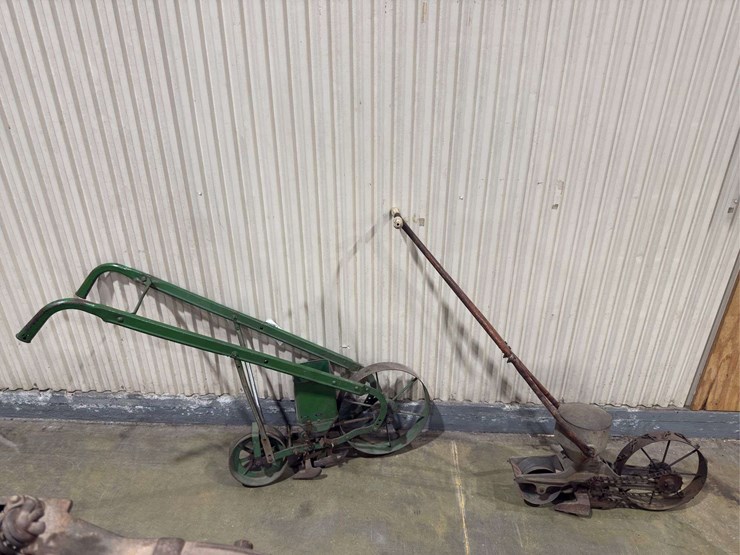 (2)-walk-behind/push-planters-image-1