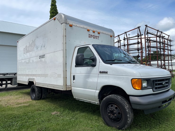 2007-ford-e350-image-3