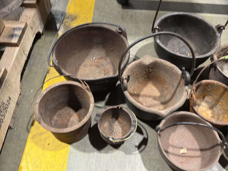 large-group-of-cast-iron-pots-and-cauldrons-image-5