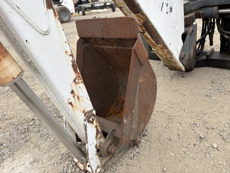 bobcat-811-backhoe-attachment-image-7