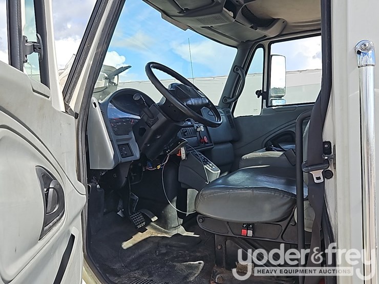2006-international-durastar-4300-image-22