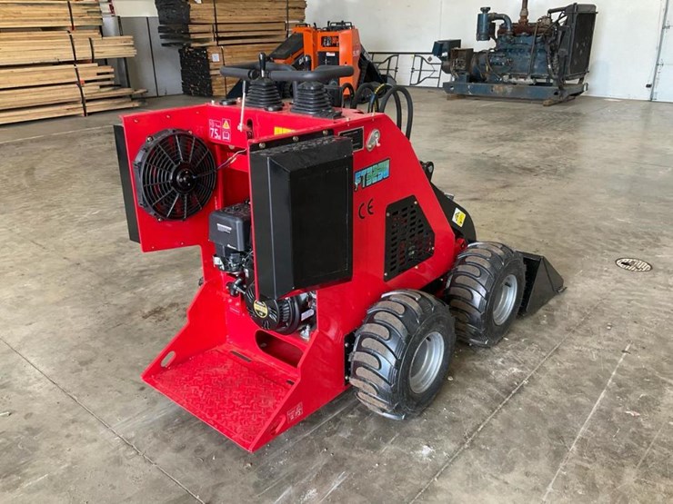 #1016-•-unused-future-ft323w-mini-skid-steer-image-5