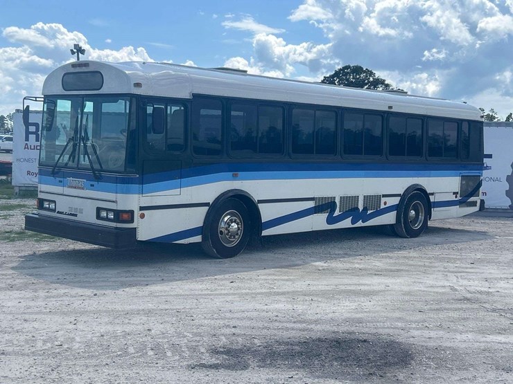2000-thomas-saf-t-liner-mvp-image-1