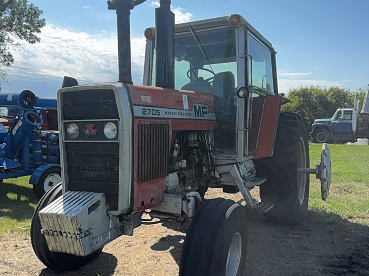 massey-ferguson-2705-image-1