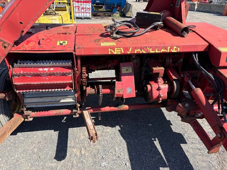 new-holland-790-image-4