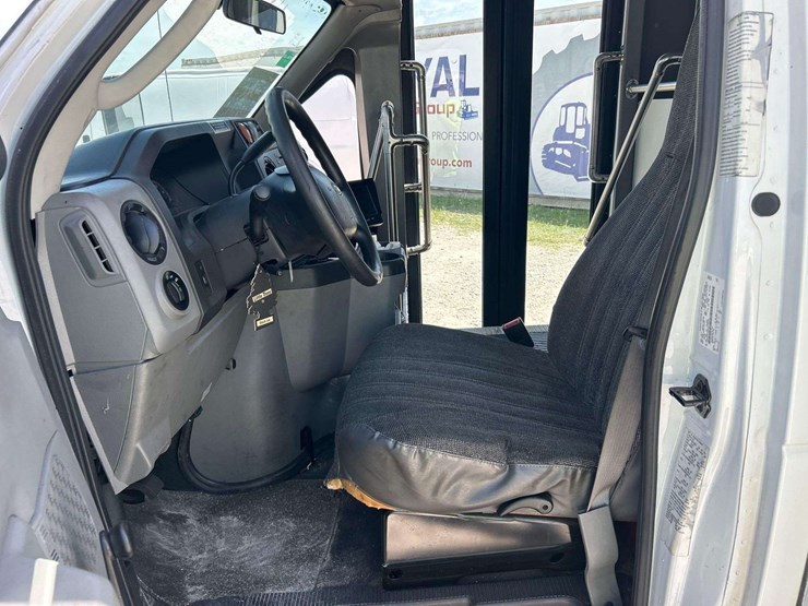 2019-ford-e450-image-12