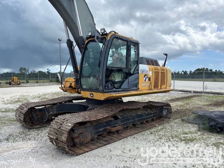 2011-deere-250g-lc-image-7