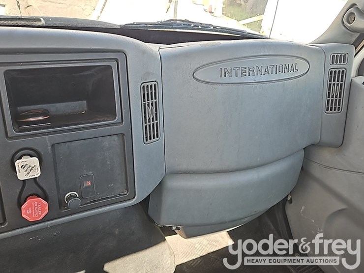 2006-international-durastar-4300-image-25
