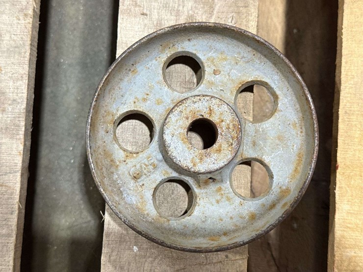 salvaged-cast-iron-wheels-of-varying-sizes-image-6