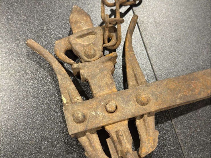 fence-and-trap.-three-traps-and-a-barb-wire-fence-stretcher.-image-16