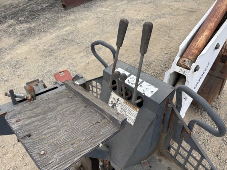 bobcat-811-backhoe-attachment-image-19