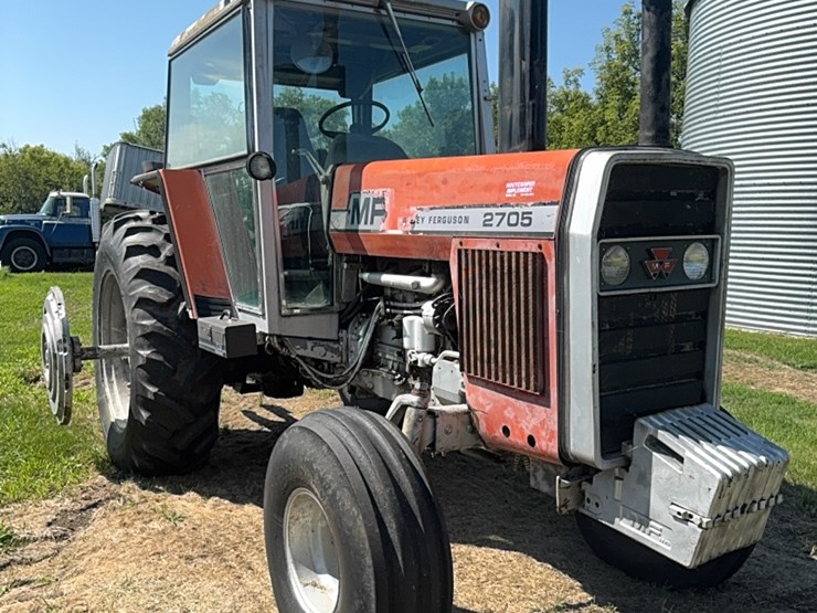 massey-ferguson-2705-image-4