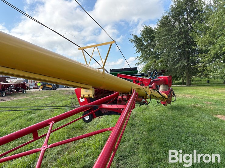 agi-westfield-mkx-13-74-13"x74'-swing-away-auger-image-19