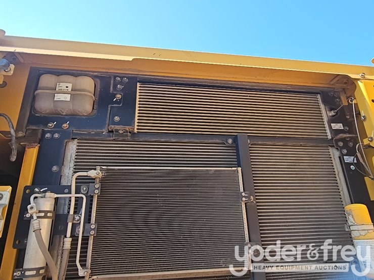 2019-caterpillar-336-image-61