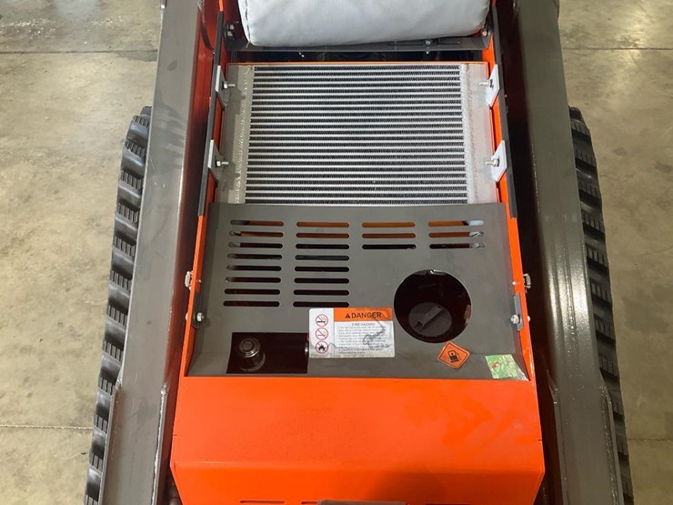 #1002-•-hurricane-hrc-700-mini-skid-steer-loader-image-12