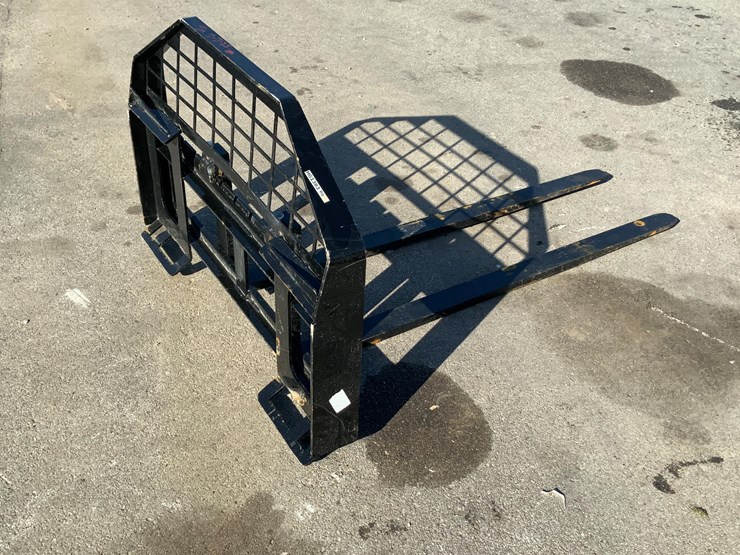 skid-steer-pallet-fork-attachment-image-14