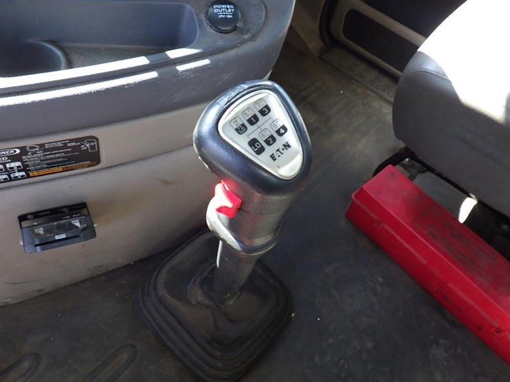2012-freightliner-cascadia-125-image-30