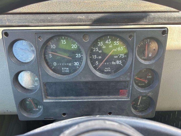2002-freightliner-fl70-image-28