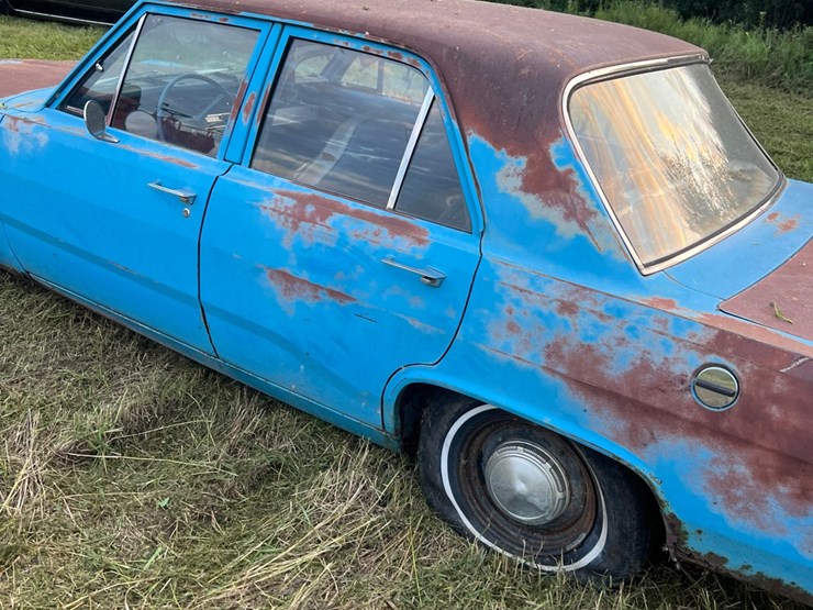 1972-plymouth-valient￼,-slant-six-engine-and-manual-transmission,-glass-is-good,-leaf-springs,-been-sitting-for-a-long-time.-image-22