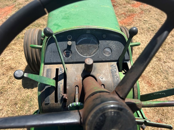 john-deere-3020-image-13