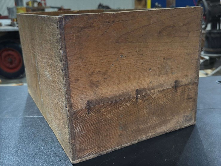goodell-company-"turntable-'98"-apple-peeler-and-wooden-apple-crate-image-11