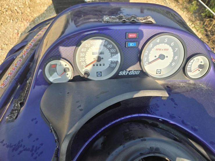 #3877-•-ski-doo-583-snowmobile---for-parts-only-image-4
