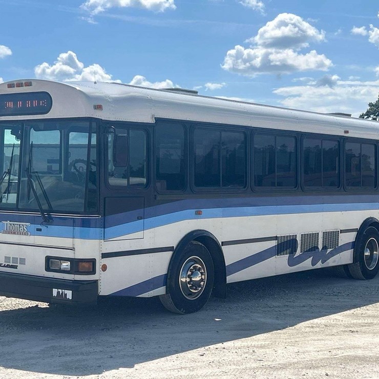2000 THOMAS SAF-T-LINER MVP