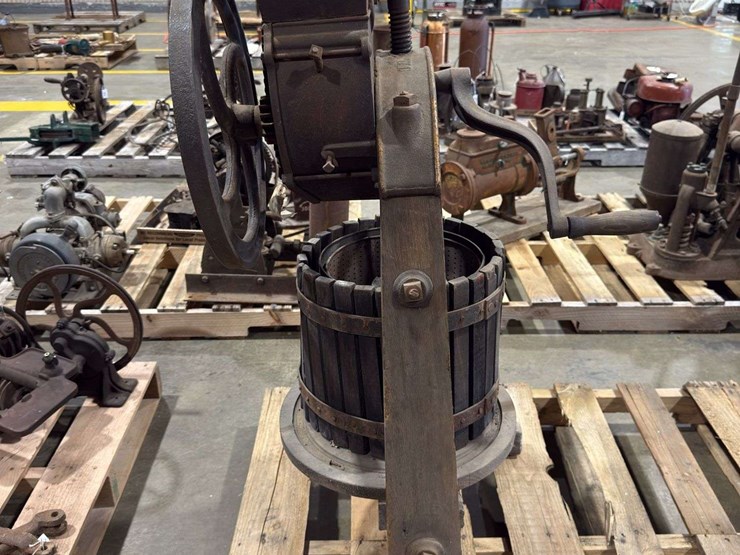 apple-cider-press-image-6