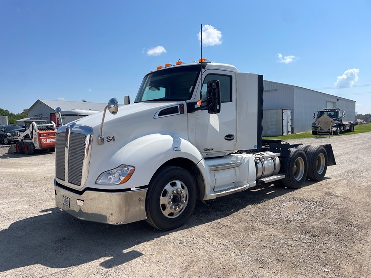 2014-kenworth-t680-image-1