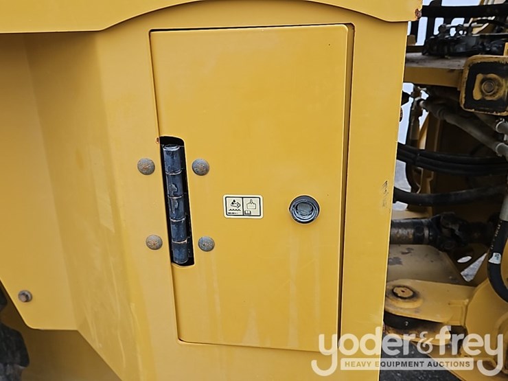 2015-caterpillar-926m-image-22