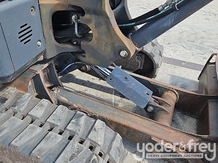2017-bobcat-e32-image-12