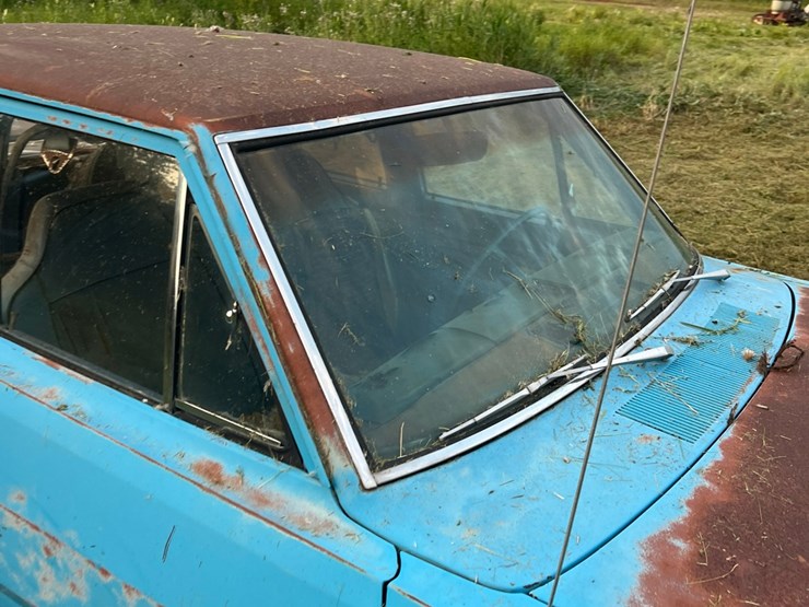 1972-plymouth-valient￼,-slant-six-engine-and-manual-transmission,-glass-is-good,-leaf-springs,-been-sitting-for-a-long-time.-image-43