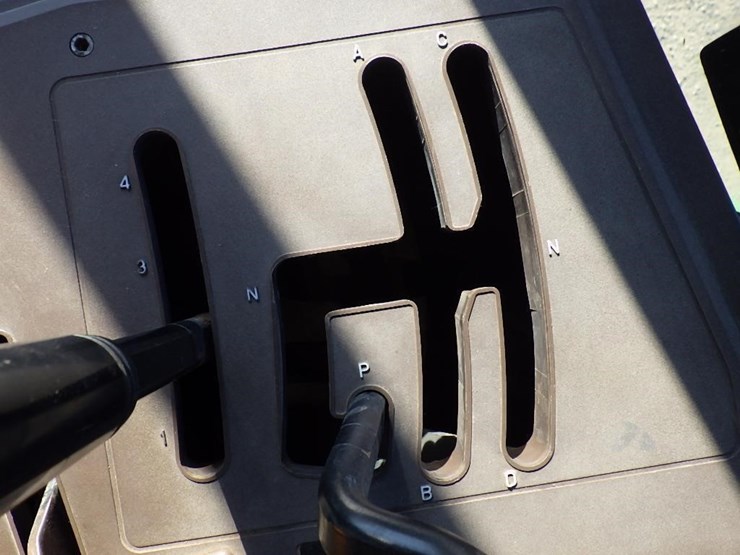 john-deere-6415-image-28