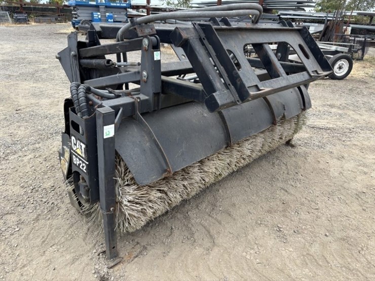 caterpillar-bp22-pickup-broom-image-4