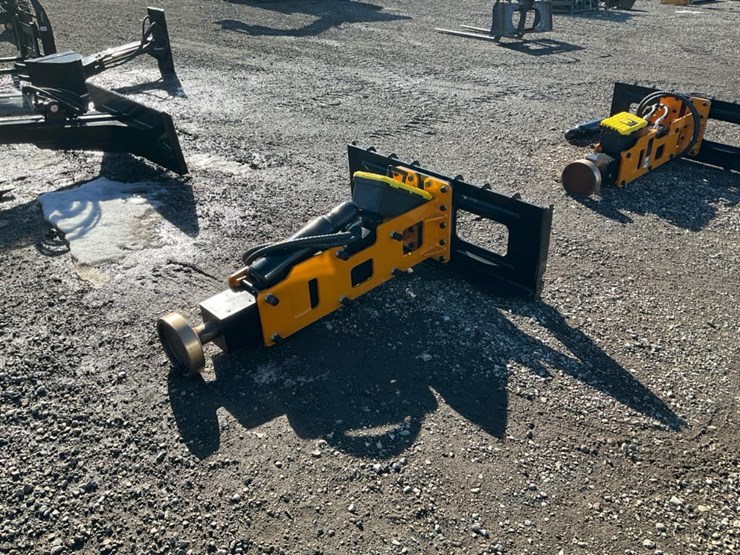 #1369-•-unused-future-skid-steer-post-driver-image-1