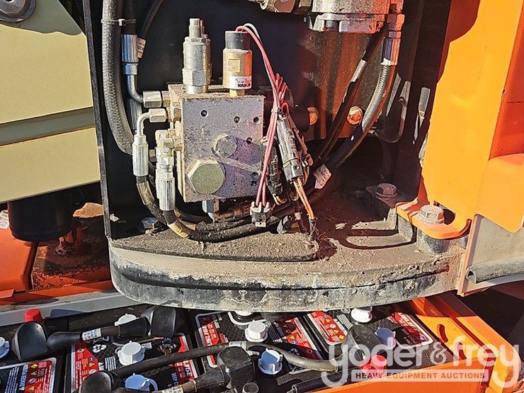 2004-jlg-e300ajp-image-31