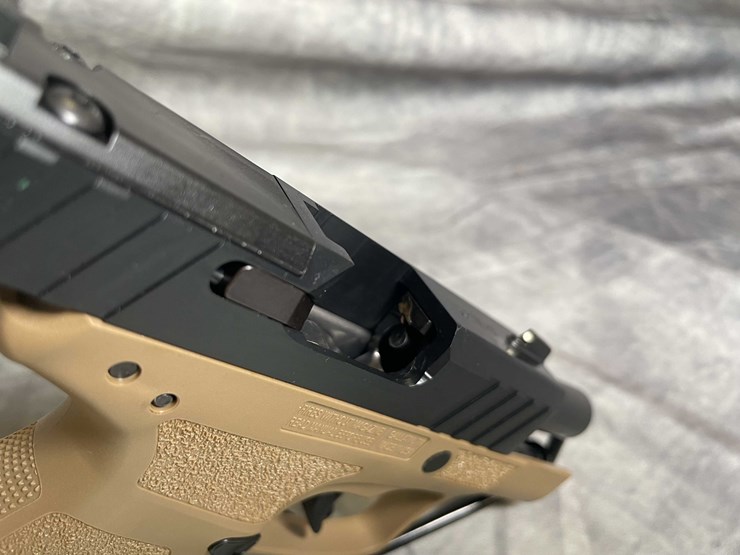 #4535-•-beretta-apx-a1-9mm-luger-semi-auto-pistol,-sn:-axc154045-image-11