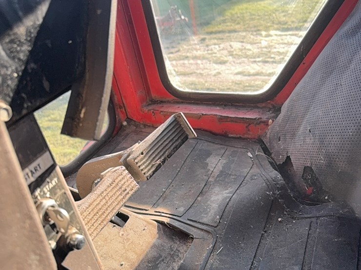 massey-ferguson-1135-image-26