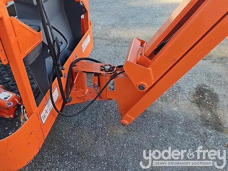 2004-jlg-e300ajp-image-36