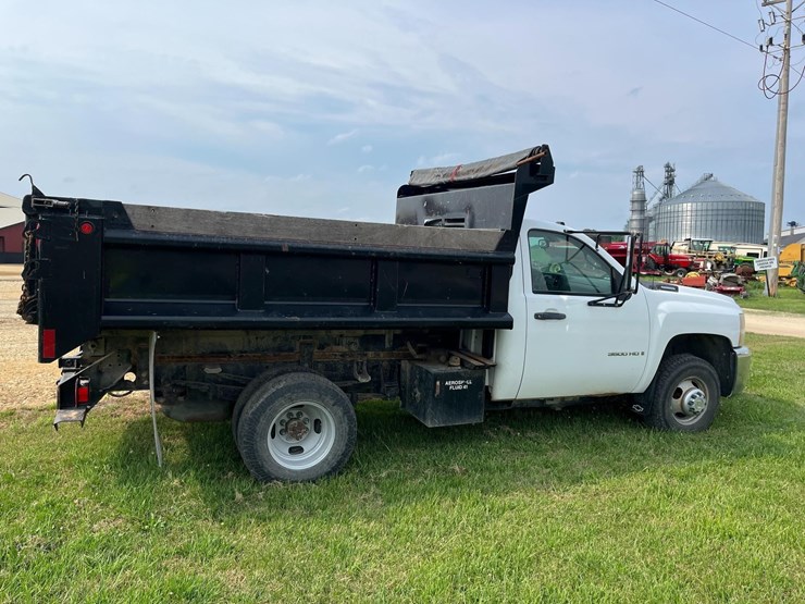 2007-chevrolet-3500-image-8
