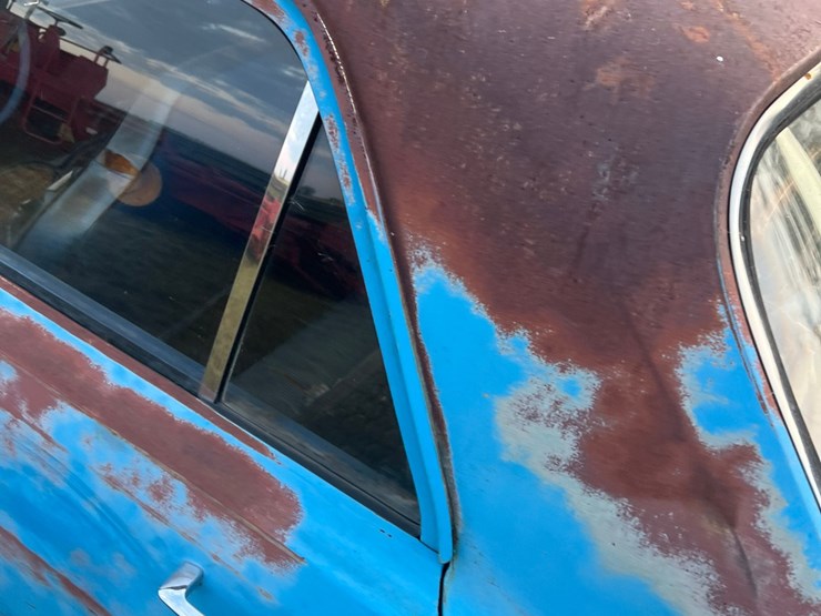 1972-plymouth-valient￼,-slant-six-engine-and-manual-transmission,-glass-is-good,-leaf-springs,-been-sitting-for-a-long-time.-image-71