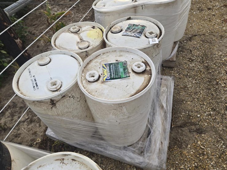 #3926-•-pallet-of-4-plastic-barrels-image-3