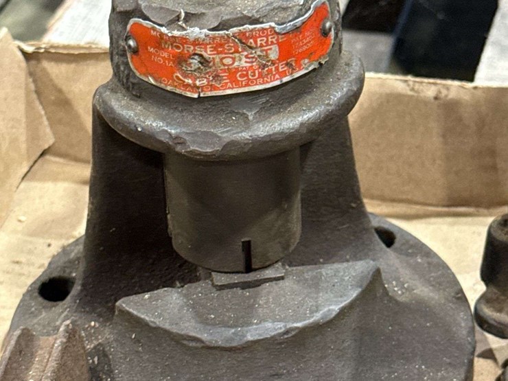 cable-cutters-and-“dead-easy”-tire-pump-image-4