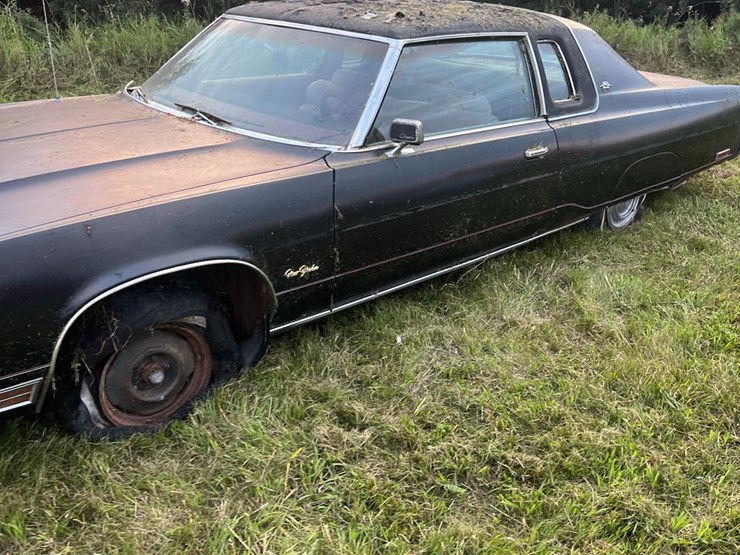 1978-chrysler-new-yorker-2-door-car,-engine-disassembled,-glass-is-good,-leaf-springs-image-3