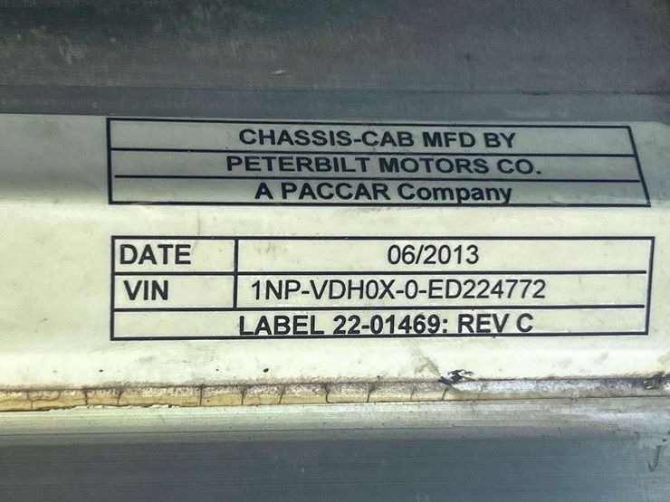 2014-peterbilt-384-image-5