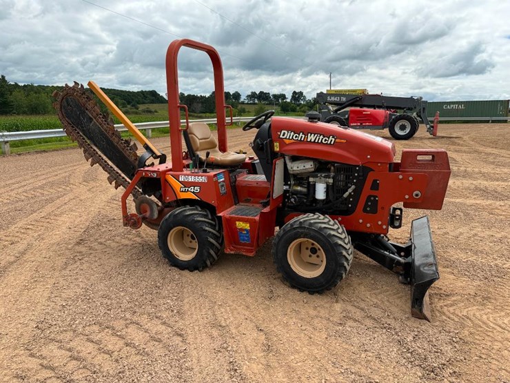 2017-ditch-witch-rt45-image-3