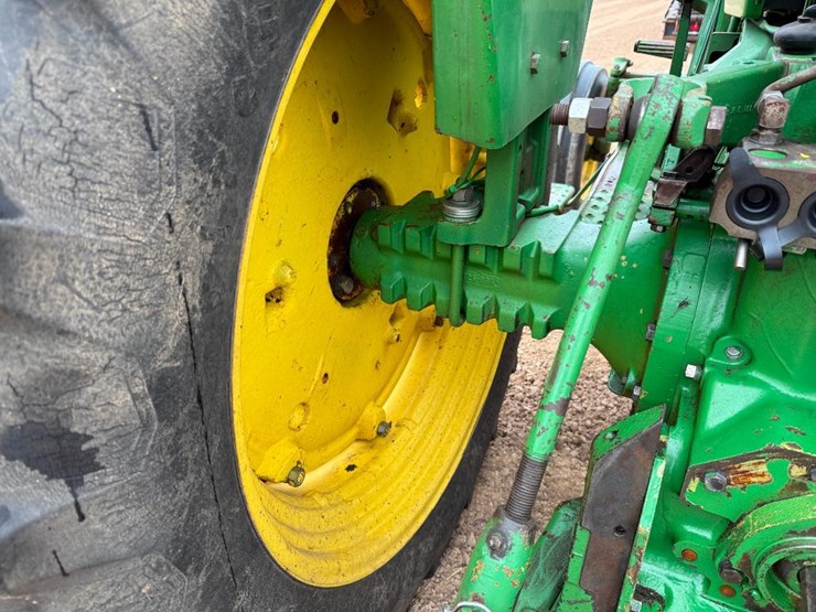1980-john-deere-2240-image-27