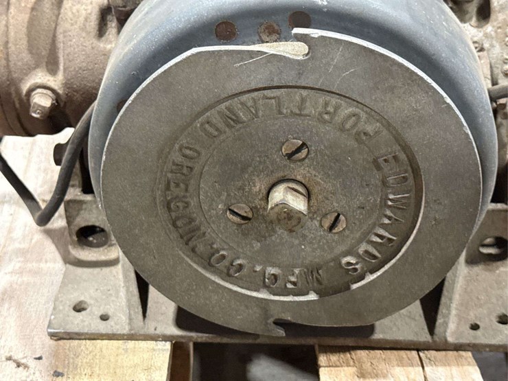 edwards-model-85-brass-gear-drive-water-pump.-image-10