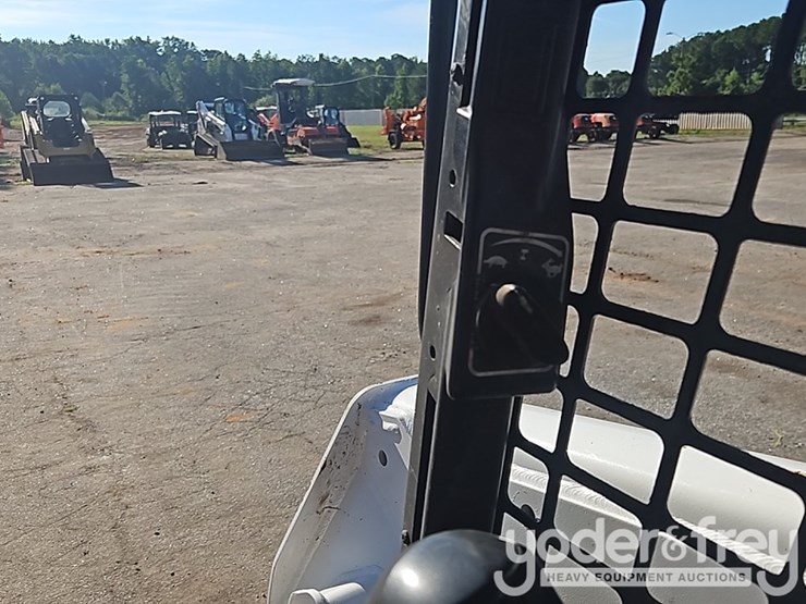 2019-bobcat-s550-image-32