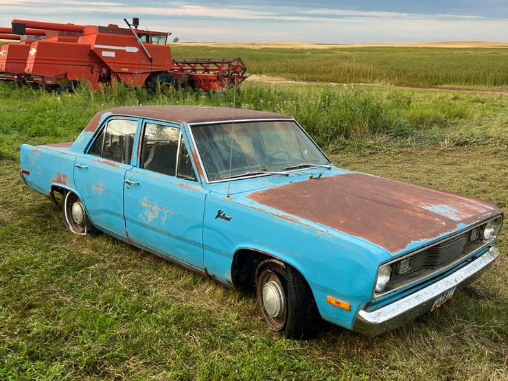 1972-plymouth-valient￼,-slant-six-engine-and-manual-transmission,-glass-is-good,-leaf-springs,-been-sitting-for-a-long-time.-image-1